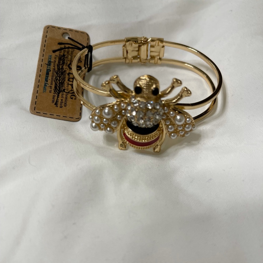 Gold bee bracelet